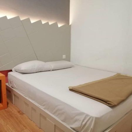 Spot On 89816 Warm Blanket Hotell Johor Bahru Exteriör bild