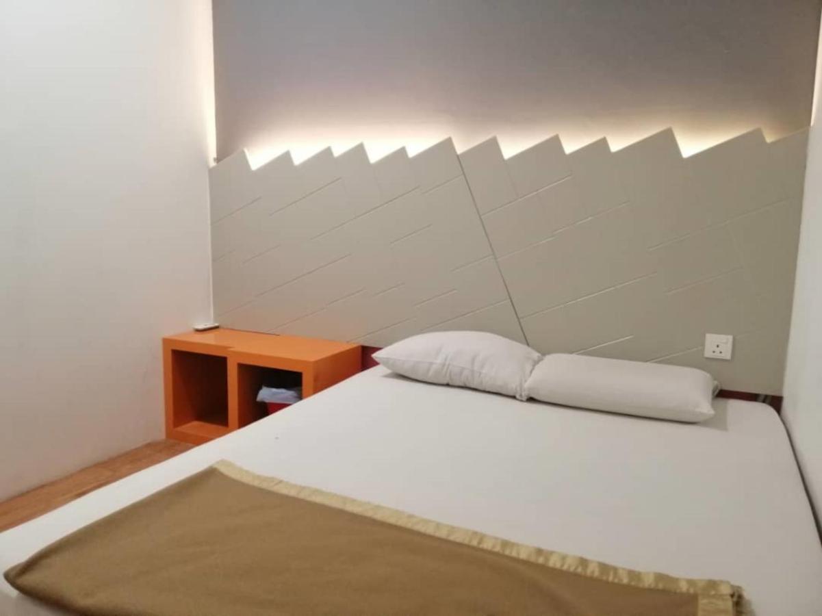 Spot On 89816 Warm Blanket Hotell Johor Bahru Exteriör bild
